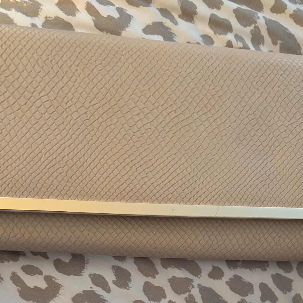 Elegant Cream Clutch with Gold Chain - Picture 2 of 6